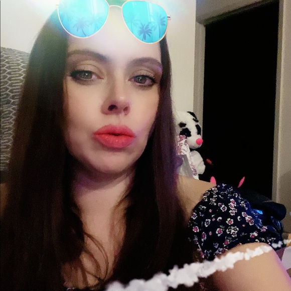 Meet Your Posher - Picture 10 of 12